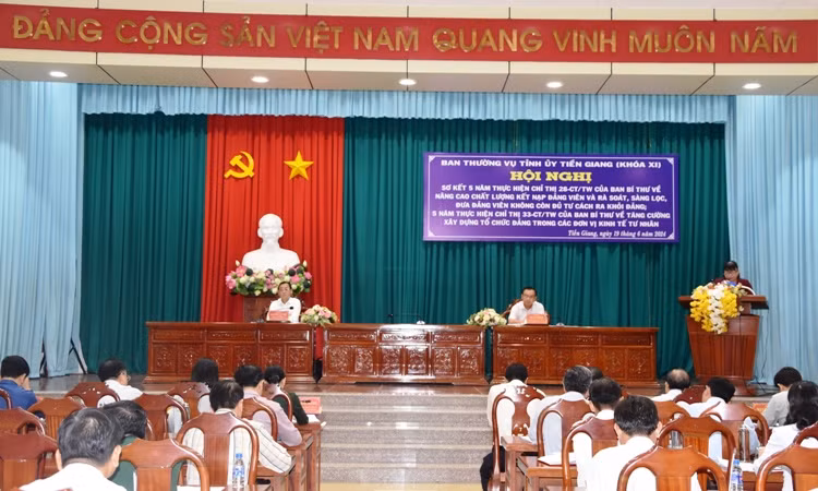 Phát triển đảng là nhiệm vụ đặc biệt quan trọng của tỉnh Tiền Giang.