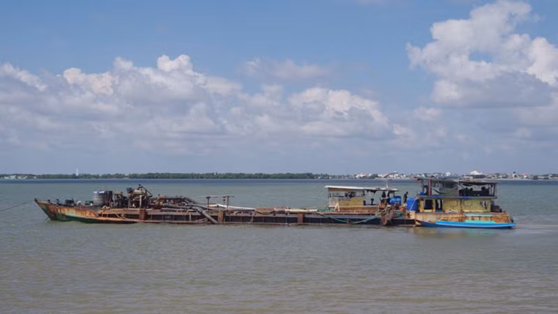 Một trường hợp khai thác khoáng sản trái phép bị lực lượng chức năng tỉnh Tiền Giang phát hiện và xử lý.