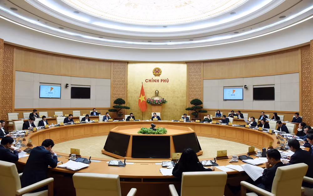 Theo chương trình, phiên họp cho ý kiến đối với 7 nội dung, gồm 3 đề nghị xây dựng luật, 4 dự án luật: Đề nghị xây dựng Luật Thủ đô (sửa đổi); đề nghị xây dựng Luật Phòng không nhân dân; dự án Luật Quản lý công trình quốc phòng, khu quân sự; đề nghị xây dựng Luật sửa đổi, bổ sung một số điều của Luật Đấu giá tài sản; dự án Luật Nhà ở (sửa đổi); dự án Luật Kinh doanh bất động sản (sửa đổi); dự án Luật Viễn thông (sửa đổi).