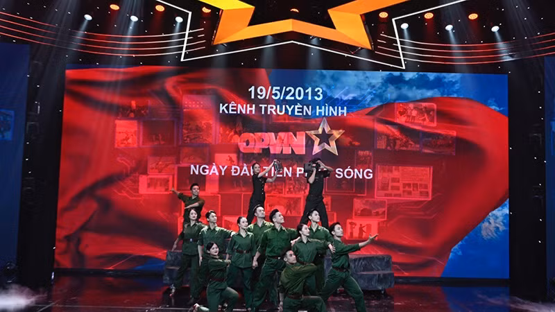 Tiết mục nghệ thuật tại Chương trình Gala “Vượt sóng vươn xa”.