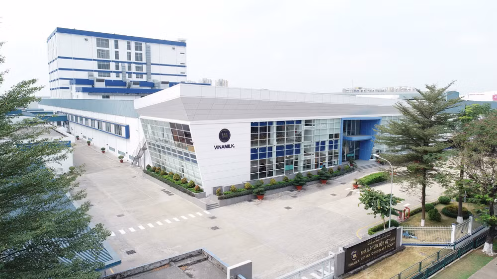 Nhà máy sữa bột Việt Nam tại Bình Dương có vốn đầu tư ban đầu 2.100 tỷ đồng, công suất 54.000 tấn/năm, là nhà máy sản xuất sữa bột có công suất lớn và hiện đại.