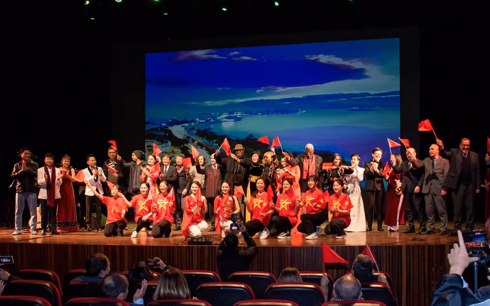 Các đêm diễn của nghệ sĩ Việt Nam đã thu hút đông Việt kiều và khán giả Morocco.