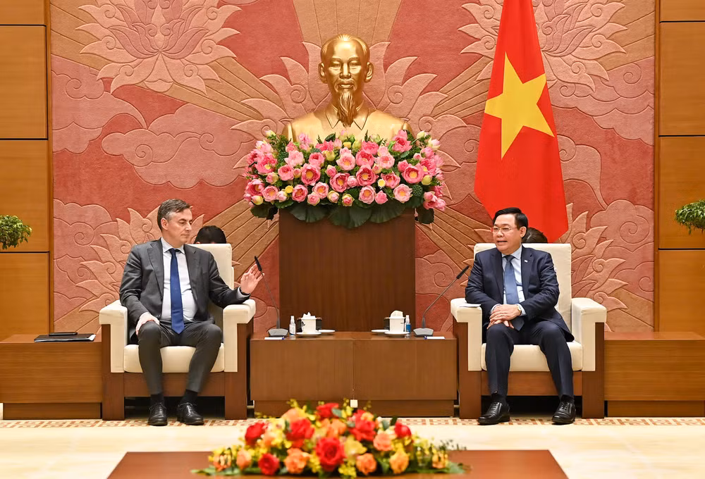 Chủ tịch Quốc hội Vương Đình Huệ tiếp Chủ tịch Ủy ban Đối ngoại của Nghị viện châu Âu David McAllister.