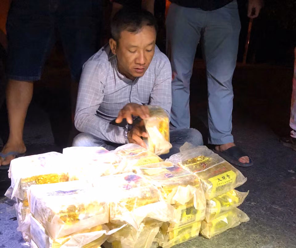 Đối tượng Phan Văn Nhàn bị bắt quả tang khi vận chuyển gần 24kg ma túy.