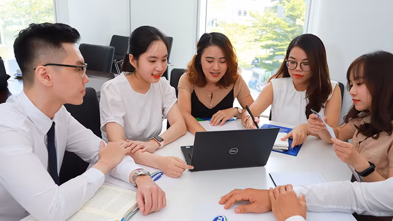 Nguồn nhân lực chất lượng là nền tảng cho việc phát triển bền vững của doanh nghiệp.