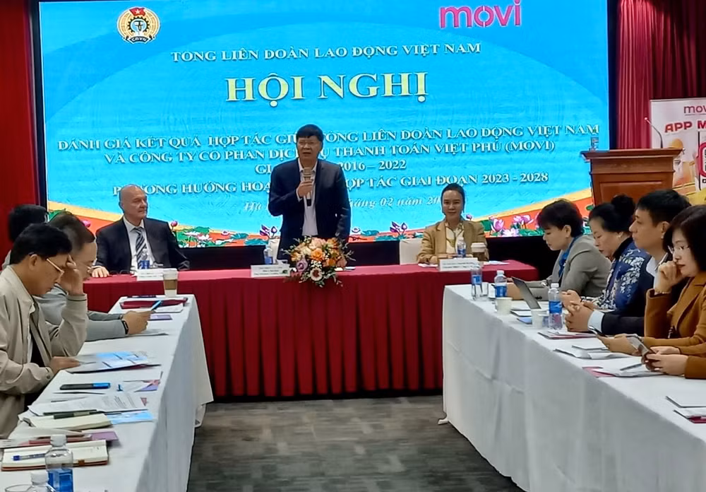 Phó Chủ tịch Tổng Liên đoàn lao động Việt Nam Phan Văn Anh phát biểu tại Hội nghị. 