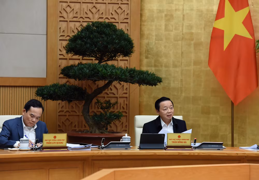 Phó Thủ tướng Chính phủ Trần Hồng Hà phát biểu tại Phiên họp.