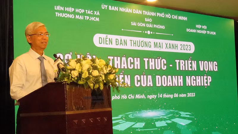 Phó Chủ tịch Ủy ban nhân dân Thành phố Hồ Chí Minh Võ Văn Hoan phát biểu tại diễn đàn.