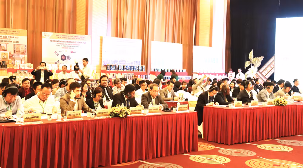 Các đại biểu là Đại sứ quán, Tổng lãnh sự và các tập đoàn, doanh nghiệp nước ngoài, tổ chức kinh tế quốc tế dự hội nghị kết nối giao thương quốc tế năm 2023.