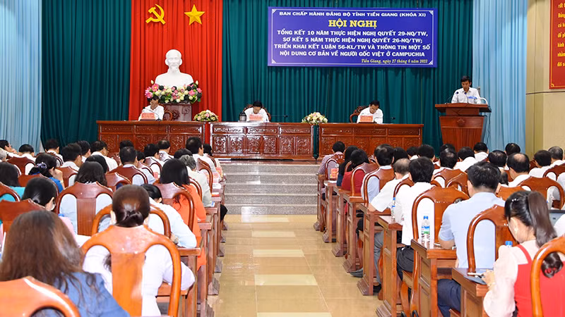 Các đại biểu tham dự hội nghị.