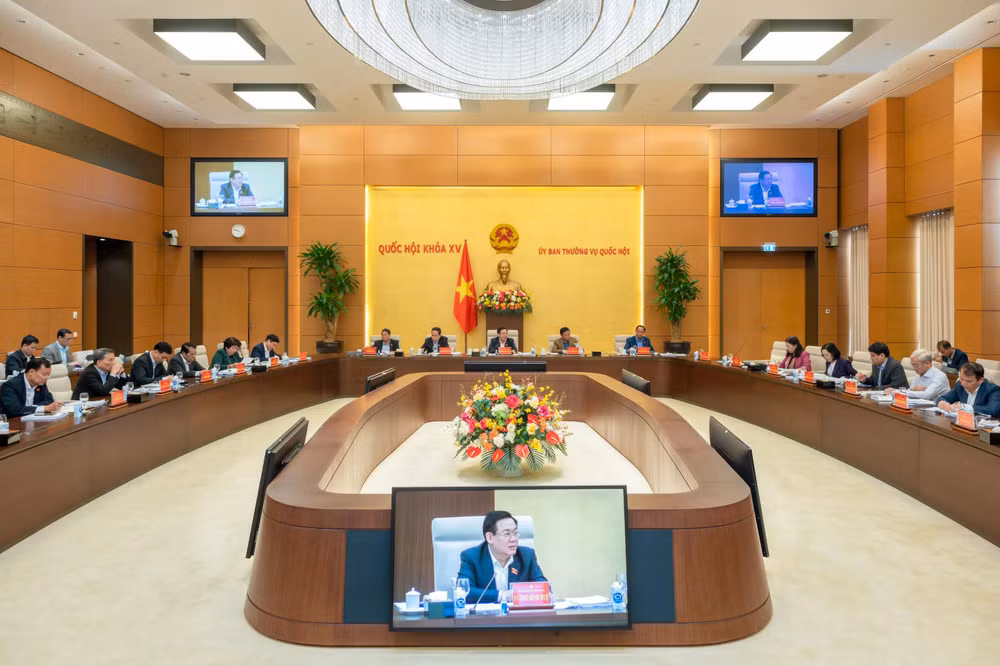 Quang cảnh cuộc họp của Đảng đoàn Quốc hội cho ý kiến về dự thảo Quy định của Bộ Chính trị về kiểm soát quyền lực, phòng chống tiêu cực, lợi ích nhóm, cục bộ trong công tác xây dựng pháp luật. (Ảnh: DUY LINH)