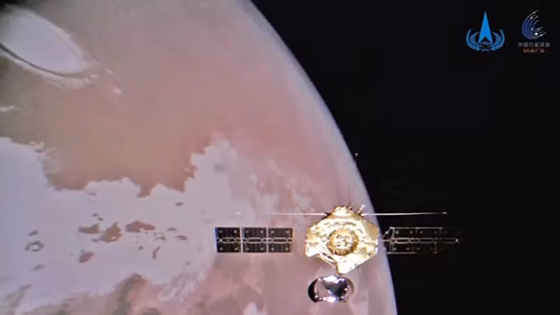 Cơ quan Quản lý Không gian Quốc gia Trung Quốc công bố hình ảnh tàu vũ trụ Thiên Vấn-1 tiếp cận Sao Hỏa, ngày 1/1/2022. (Ảnh: THX/TTXVN)