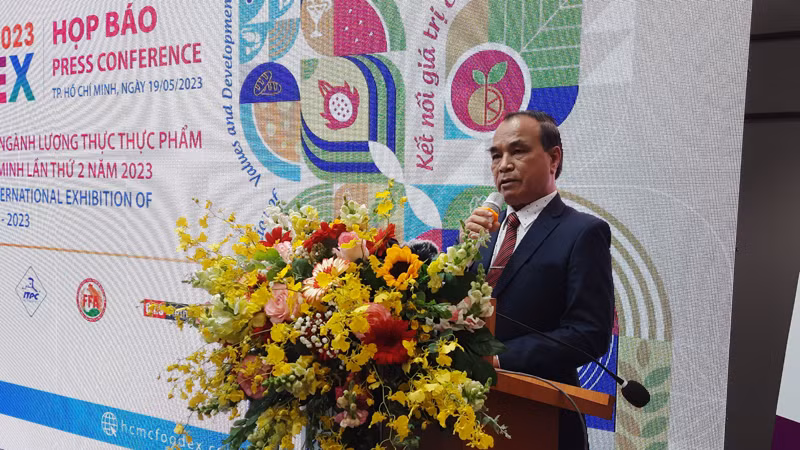 Ông Nguyễn Đặng Hiến, Phó Chủ tịch Hội Lương thực-Thực phẩm Thành phố Hồ Chí Minh phát biểu tại buổi họp báo.