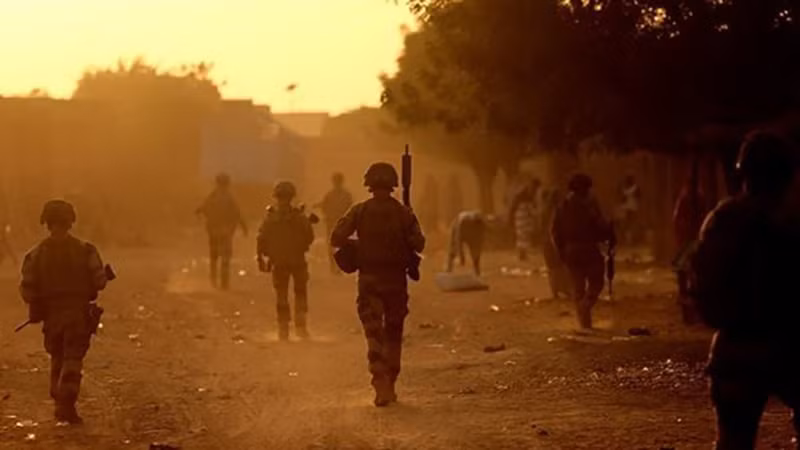 Binh sĩ tuần tra trên đường phố tại Gao (Mali). (Ảnh: AFP/TTXVN)