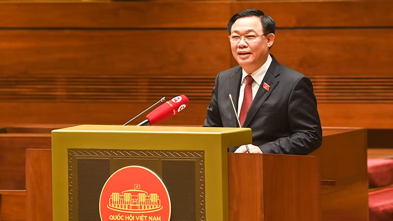 Chủ tịch Quốc hội Vương Đình Huệ phát biểu động viên, chia sẻ và chỉ đạo tại buổi gặp mặt. (Ảnh: DUY LINH)