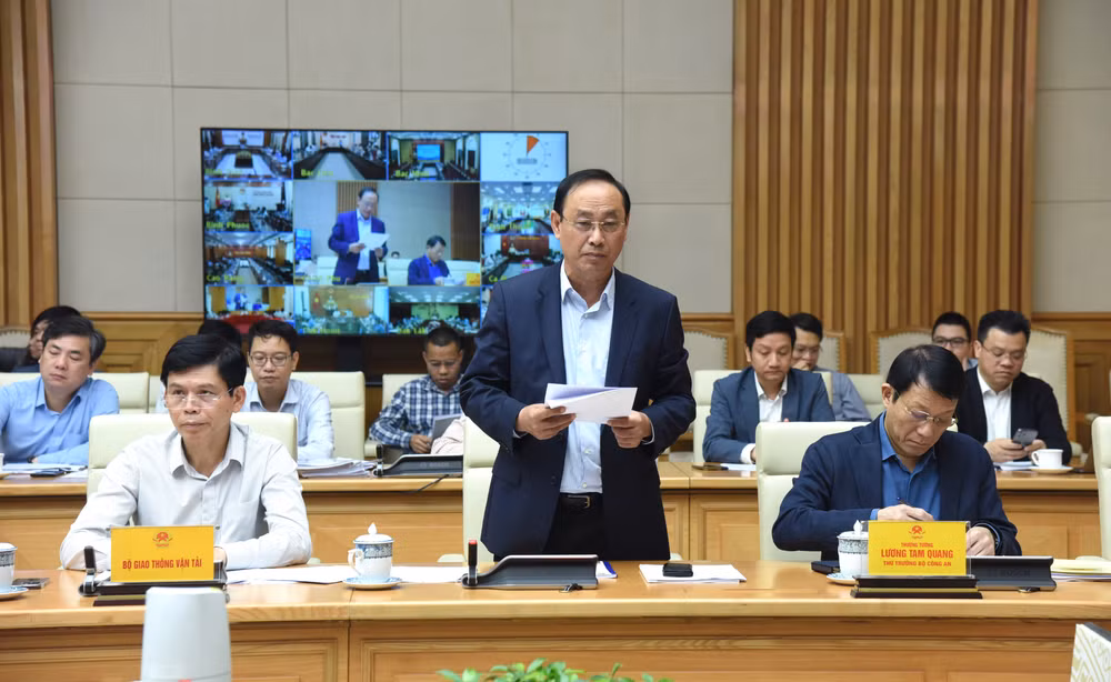 Thứ trưởng Giao thông vận tải Lê Đình Thọ phát biểu.