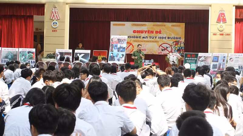 Chuyên đề Phòng chống ma túy học đường tại Trường THCS Đống Đa thu hút sự quan tâm của các em học sinh.