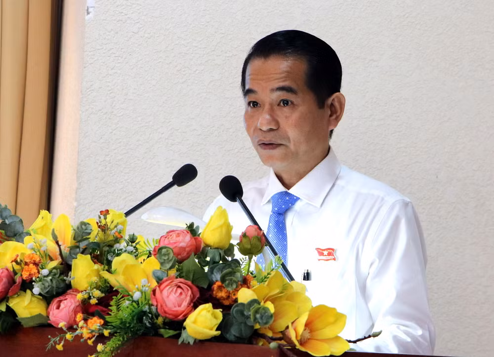 Đồng chí Thái Bảo, Chủ tịch Hội đồng nhân dân tỉnh Đồng Nai phát biểu tại kỳ họp.