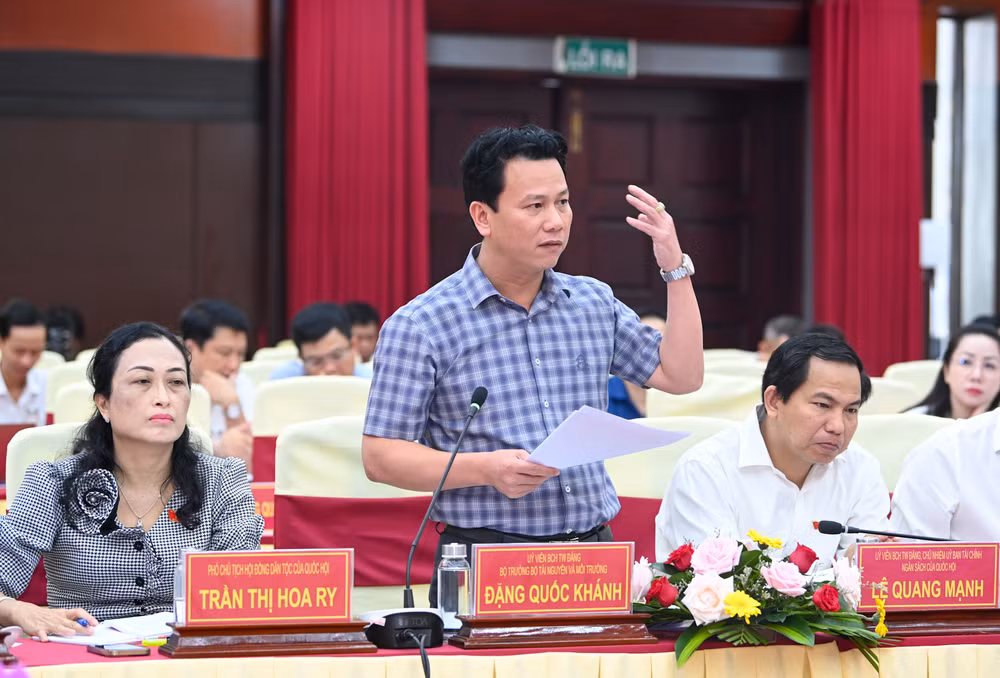 Bộ trưởng Tài nguyên và Môi trường Đặng Quốc Khánh phát biểu tại buổi làm việc.