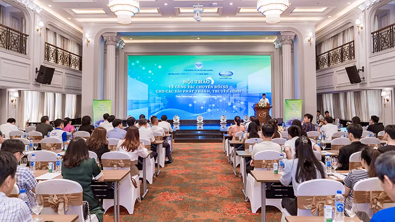 “Hội thảo về công tác chuyển đổi số cho các Đài phát thanh, truyền hình” thu hút hơn sự tham dự của hơn 200 phóng viên, biên tập viên các đài phát thanh-truyền hình trên cả nước. “Hội thảo về công tác chuyển đổi số cho các Đài phát thanh, truyền hình” thu hút hơn sự tham dự của hơn 200 phóng viên, biên tập viên các đài phát thanh-truyền hình trên cả nước.