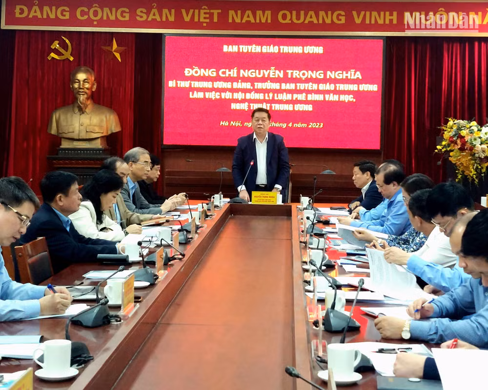 Đồng chí Nguyễn Trọng Nghĩa, Bí thư Trung ương Đảng, Trưởng Ban Tuyên giáo Trung ương phát biểu kết luận buổi làm việc.