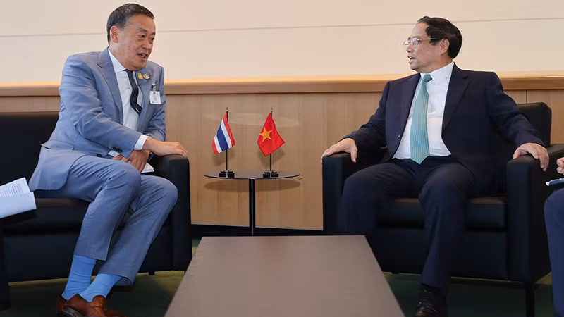 Thủ tướng Chính phủ Phạm Minh Chính (bên phải) và Thủ tướng Thái Lan Srettha Thavisin.