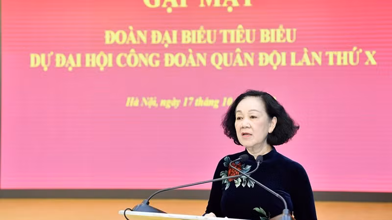 Đồng chí Trương Thị Mai phát biểu tại buổi gặp mặt.