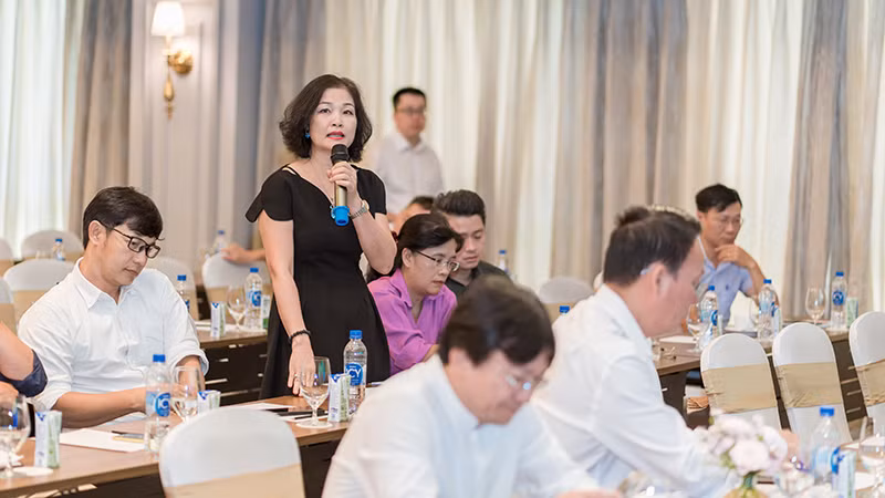 Các phóng viên, biên tập viên trao đổi, chia sẻ kinh nghiệm tại sự kiện. Các phóng viên, biên tập viên trao đổi, chia sẻ kinh nghiệm tại sự kiện.