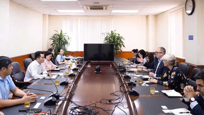 Quang cảnh buổi làm việc.