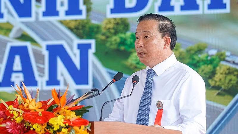 Chủ tịch Ủy ban nhân dân tỉnh Long An Nguyễn Văn Út phát biểu tại lễ động thổ.