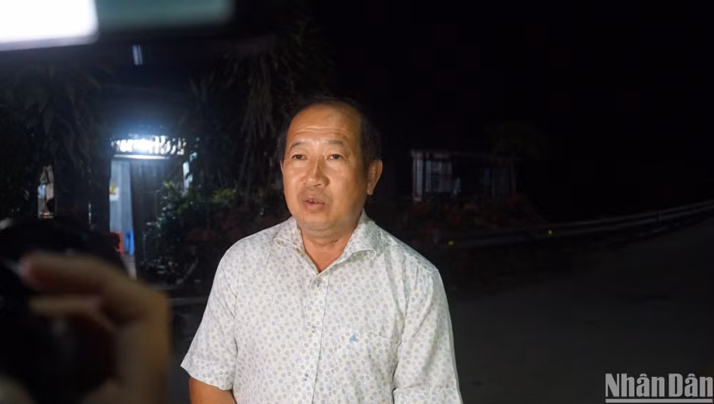 Phó Chủ tịch Ủy ban nhân dân tỉnh Đồng Tháp Đoàn Tấn Bửu phát biểu thông tin đến báo chí tối 18/1.