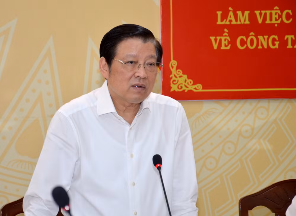 Đồng chí Phan Đình Trạc, Ủy viên Bộ Chính trị, Bí thư Trung ương Đảng, Trưởng Ban Nội chính Trung ương phát biểu chỉ đạo tại buổi làm việc.