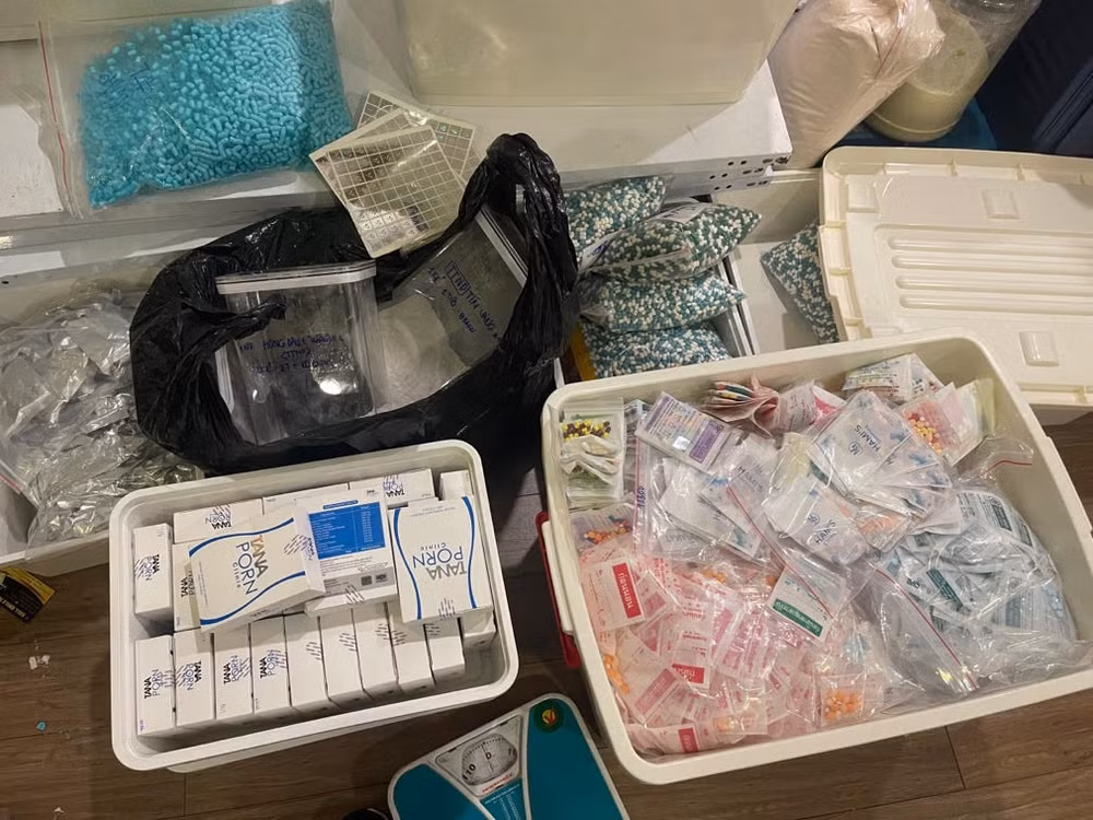 Số thuốc này đều được đựng trong các túi nilon lớn, không có bao bì nhãn mác.