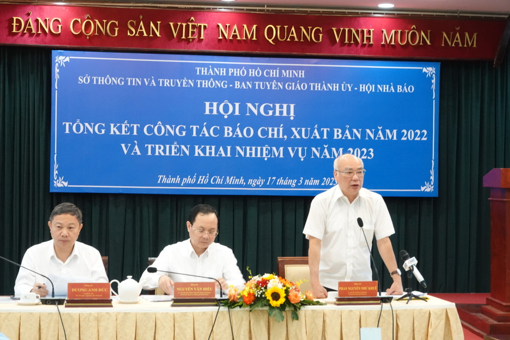 Các đại biểu chủ trì hội nghị.