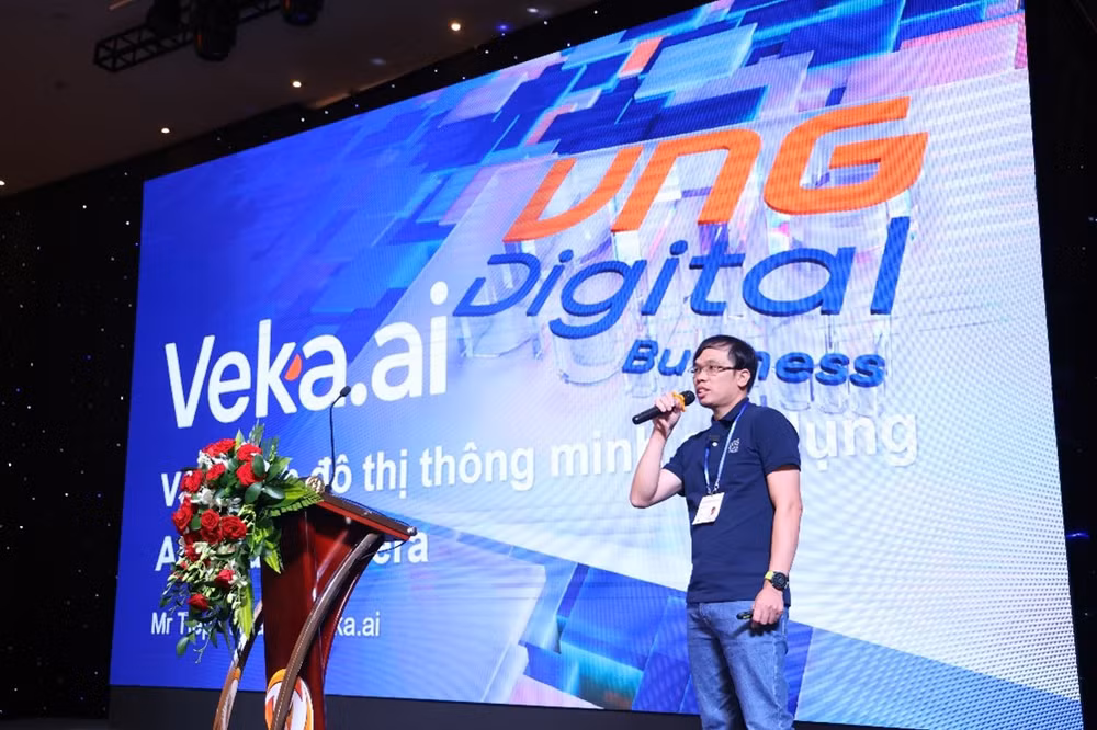 Ông Vũ Văn Tiệp - Giám đốc sản phẩm Veka.ai, VNG Digital Business chia sẻ tại sự kiện.