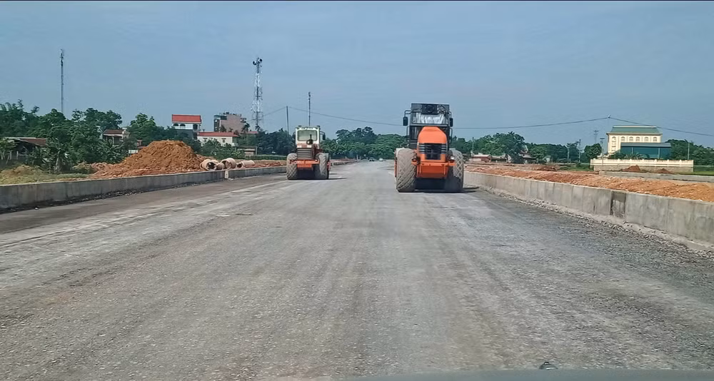 Huyện đang khẩn trương đầu tư tuyến đường liên kết với tỉnh Bắc Giang để đẩy mạnh thu hút đầu tư.