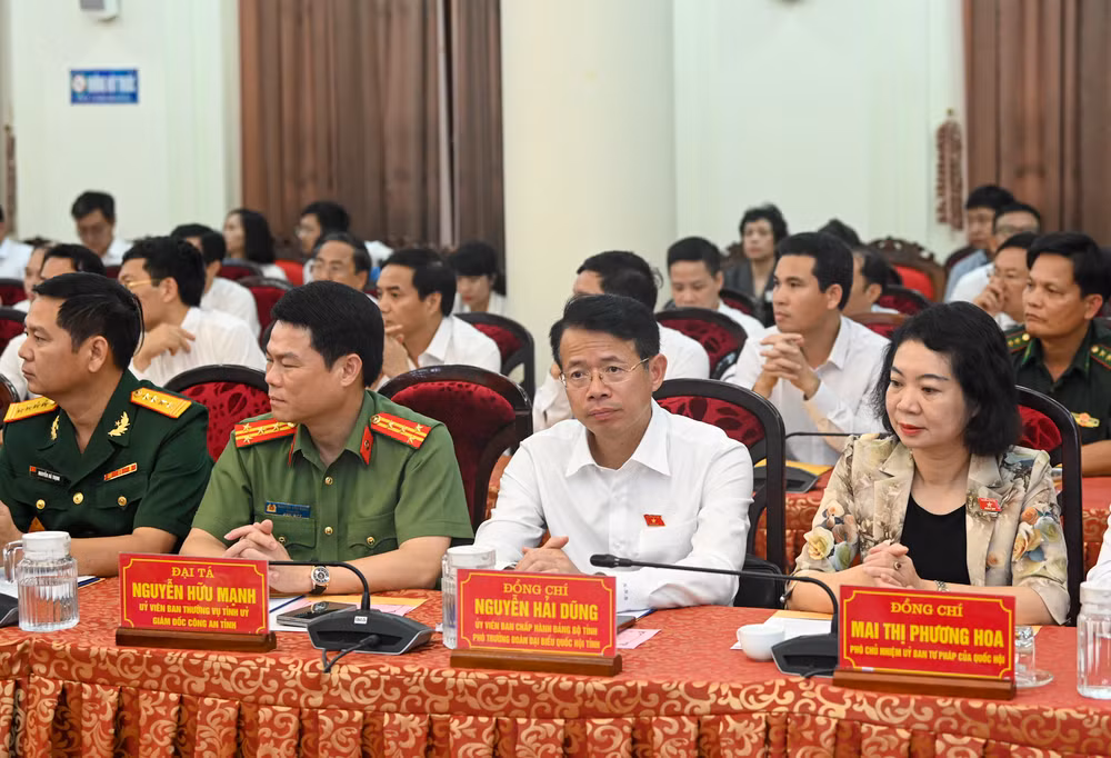 Các đại biểu dự buổi làm việc.