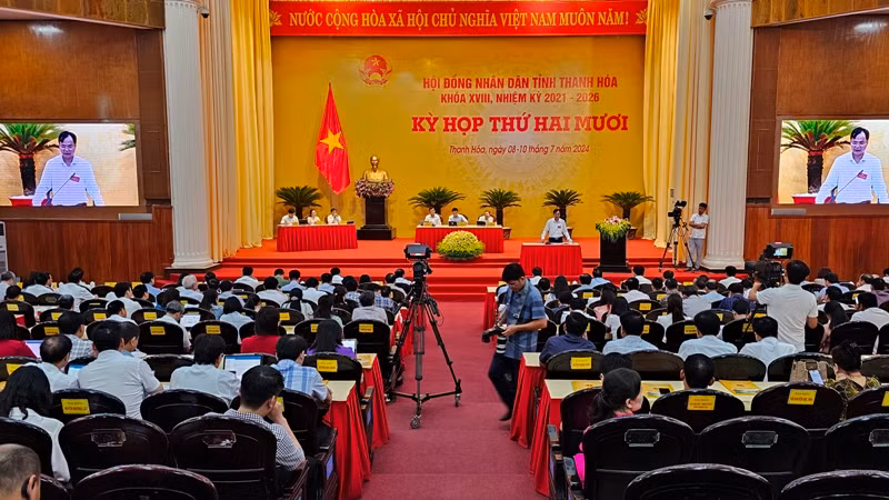 Quang cảnh phiên chất vấn tại kỳ họp Hội đồng nhân dân tỉnh Thanh Hóa.