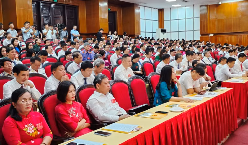 Các đại biểu tham dự kỳ họp.