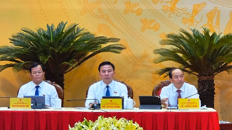 Đoàn Chủ tọa điều hành kỳ họp.