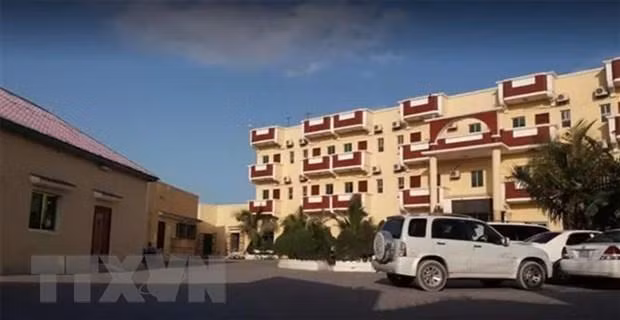 Quang cảnh bên ngoài khách sạn Hayat ở thủ đô Mogadishu, Somalia. (Ảnh: Repubblica/TTXVN)