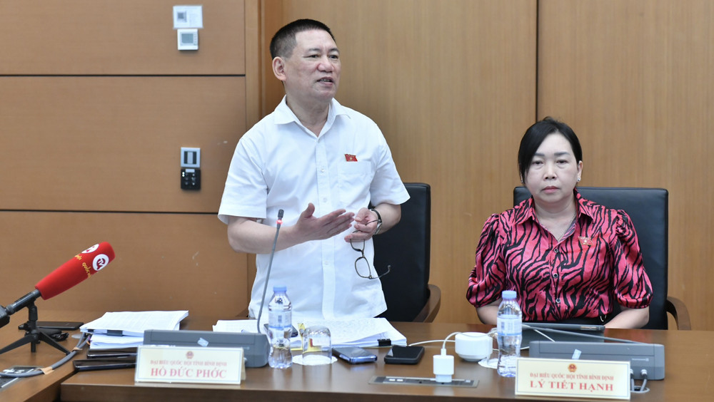Bộ trưởng Tài chính Hồ Đức Phớc phát biểu tại phiên thảo luận Tổ 8. (Ảnh: ĐĂNG KHOA)