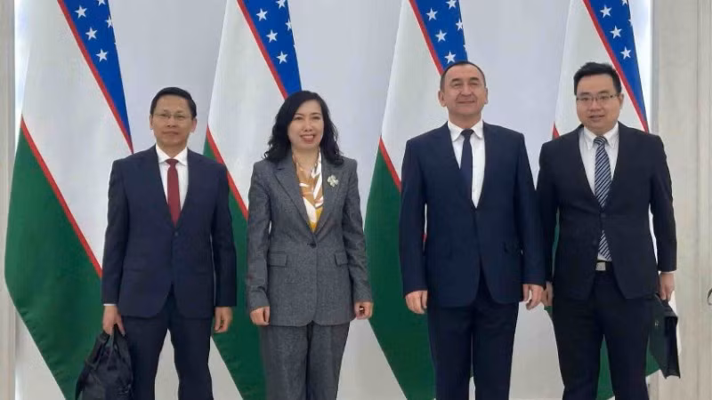 Thứ trưởng Ngoại giao Lê Thị Thu Hằng cùng Thứ trưởng Ngoại giao Uzbekistan I. Khaydarov chủ trì Tham vấn chính trị. 