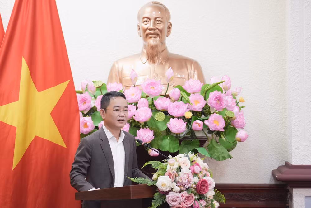 TS Vũ Hoài Nam, Tổng Biên tập Báo Pháp luật Việt Nam phát biểu tại buổi lễ. (Ảnh: TRUNG HƯNG)