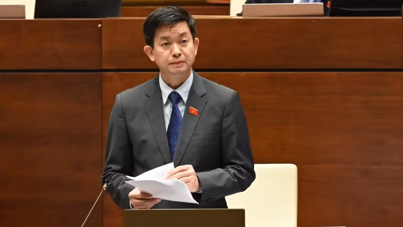Tổng Thư ký Quốc hội, Chủ nhiệm Văn phòng Quốc hội Lê Quang Tùng phát biểu giải trình, làm rõ một số vấn đề đại biểu Quốc hội nêu tại phiên họp. (Ảnh: BÙI GIANG)