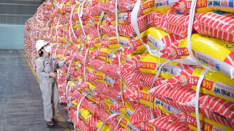 Sản xuất phân bón tại Tổng Công ty Phân bón và Hóa chất Dầu khí (PVFCCo).