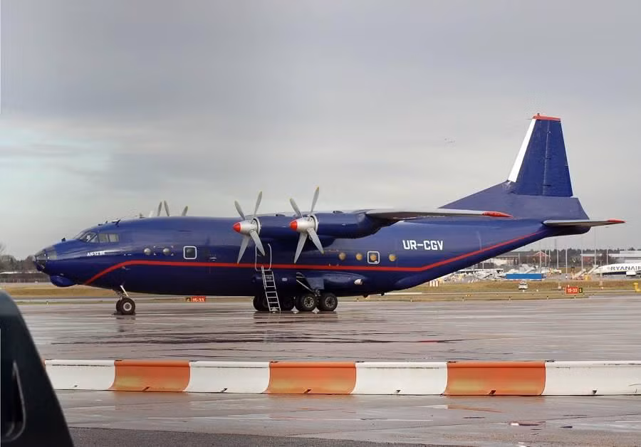 Một máy bay chở hàng Antonov An-12. (Ảnh: Mentourpilot)