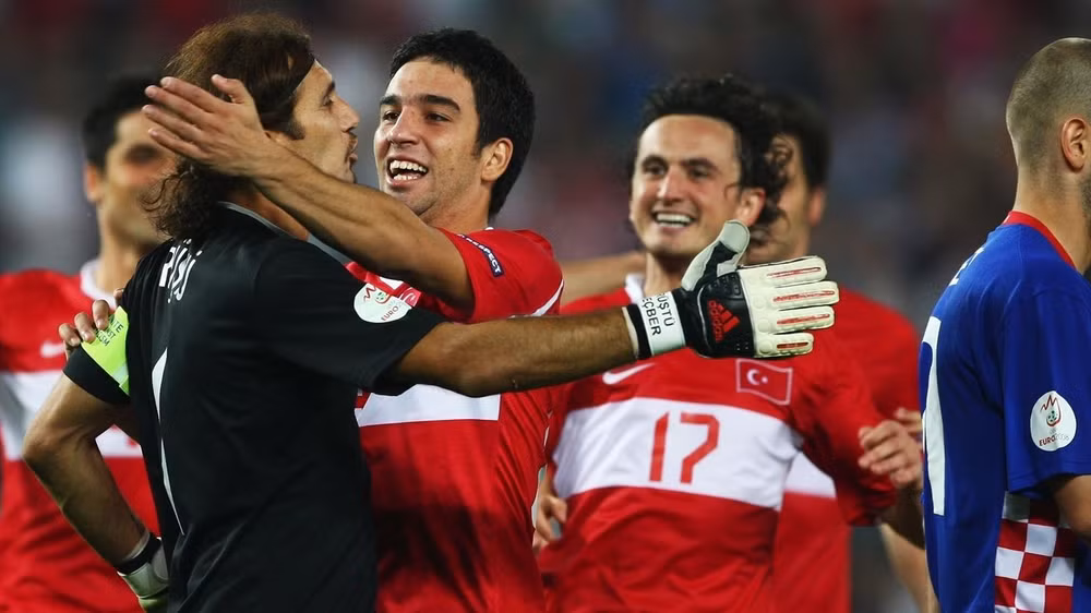 Thổ Nhĩ Kỳ hạ Croatia trên chấm phạt đền ở tứ kết EURO 2008. (Ảnh: EURO 2024)