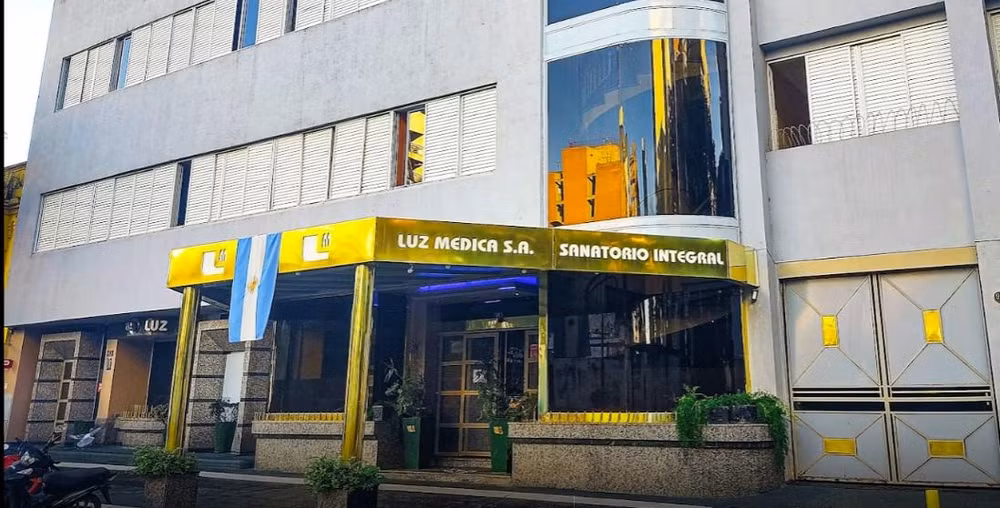 Bệnh viện Luz Medica, nơi điều trị các bệnh nhân mắc bệnh viêm phổi bí ẩn ở Argentina. (Ảnh: nationworldnews.com)