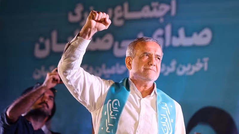 Tân Tổng thống Iran Masoud Pezeshkian trong một sự kiện tranh cử ở Tehran, Iran, ngày 3/7/2024. (Ảnh: WANA/Reuters) 